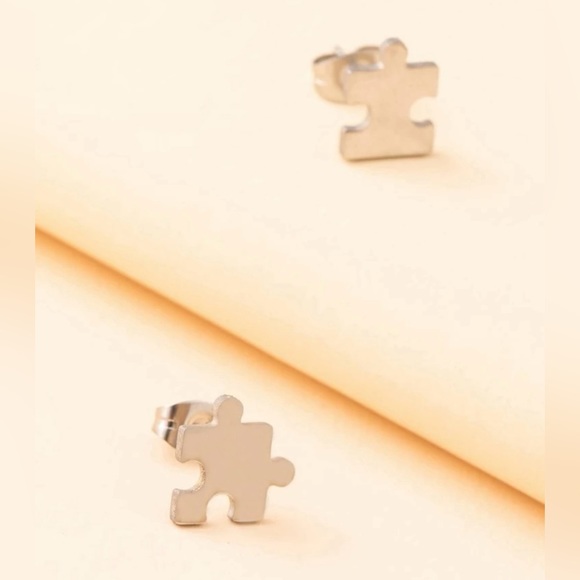 🧩 Stainless Steel Silver Puzzle Piece Stud Earrings NWT - Picture 4 of 5